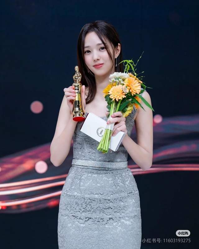 知性黑长直颜值爆表雨天女神在线看蔡秀彬 我见犹怜清纯可爱软萌又欲的小姐姐。