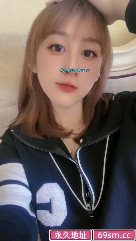 高质量青春大眼女生樱花下精选小姐姐自拍