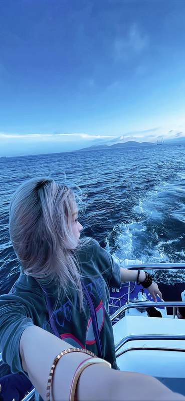 妩媚立体爆款美女街拍速递自从我换上这组壁纸，爸妈再也不催我找对象！