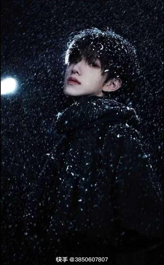 路过的人请甩几张白毛帅哥头像！