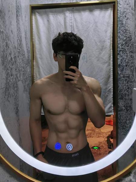 甜美透亮限量夏日校花合辑广州185男大体育生。宽肩窄腰八块腹肌，东北第5张