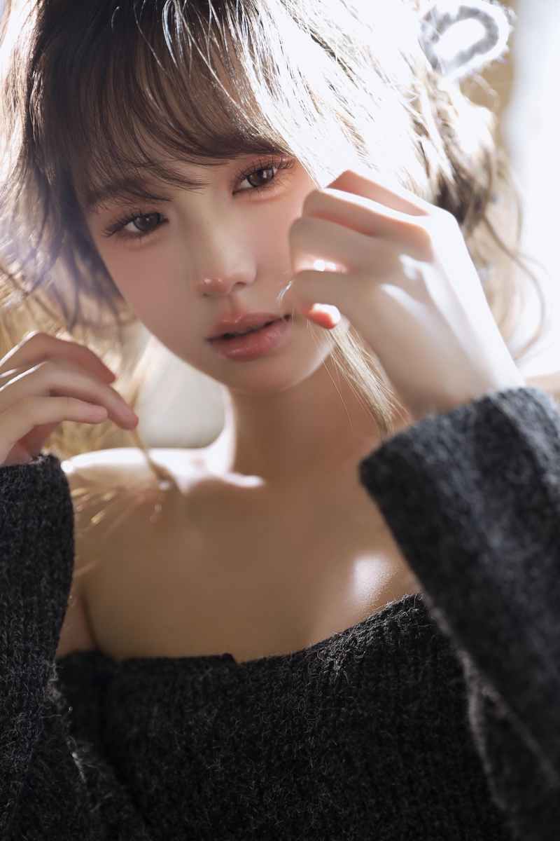 清晨女友随意慵懒感居家少女写真。