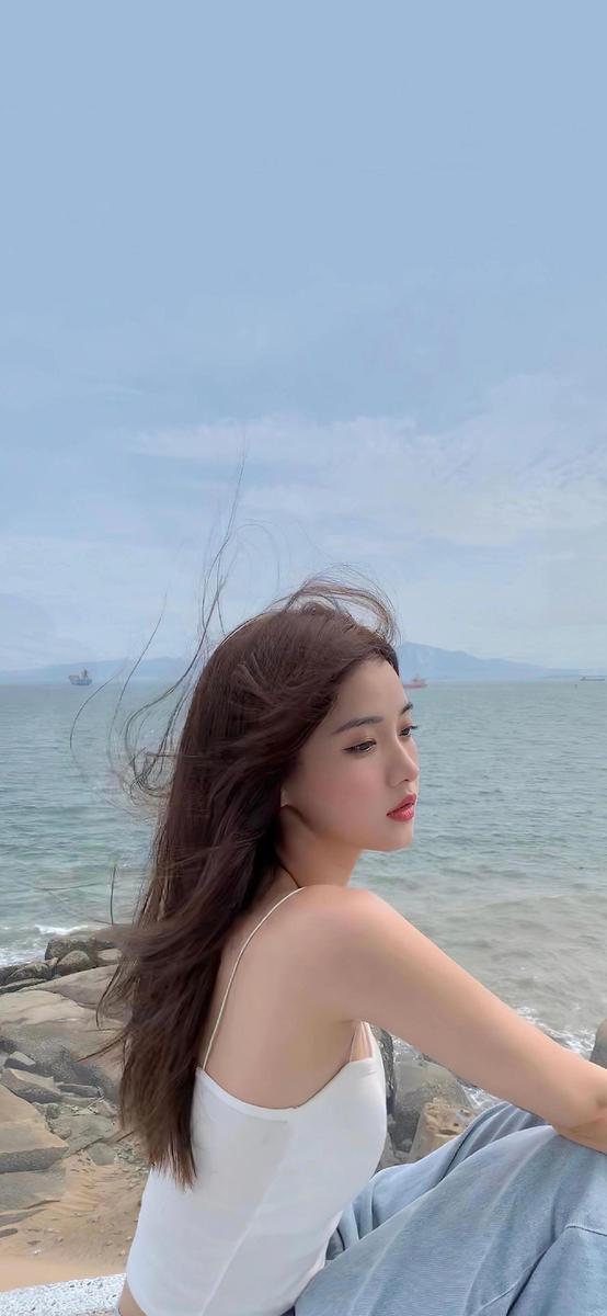 前路漫漫愿你南风拂满袖。高清壁纸优雅娇柔炫酷庭院美眉原图