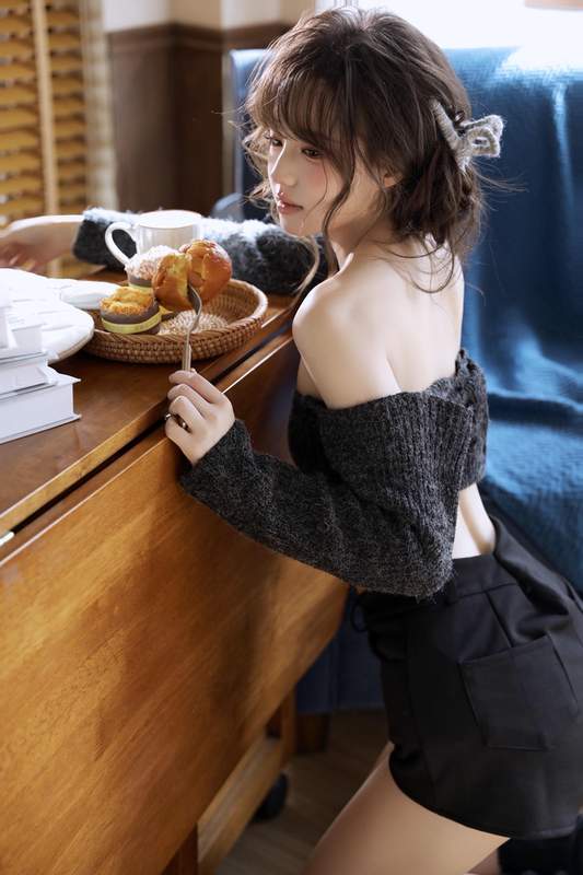 珍藏港风肤白城市美眉免费看清晨女友随意慵懒感居家少女写真。第5张