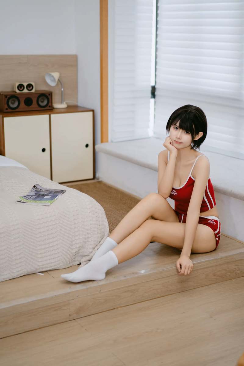 殿堂级暗黑V字脸港妹夏日必备美女图片