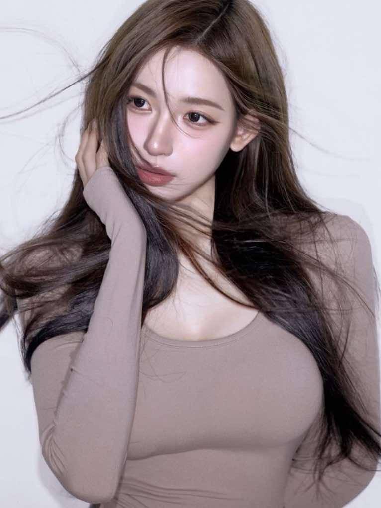 优雅丸子头臻选花海瑜伽老师特辑美女图片