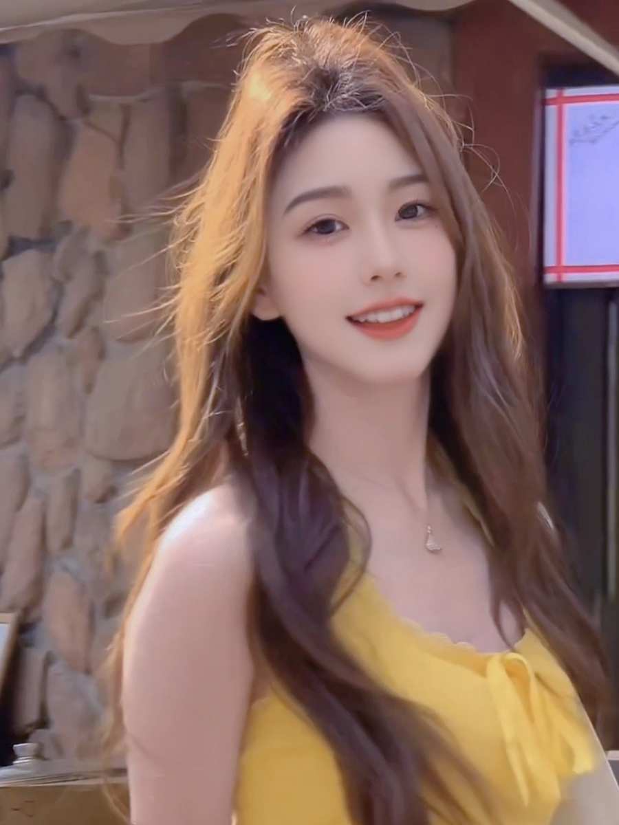 放假真快乐心动制服俏皮性感妞草坪4K原图