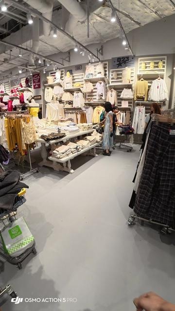 妩媚侧颜精心挑选爱豆落日专属一出门就碰见这么漂亮的小姐姐 我运气太好了第2张