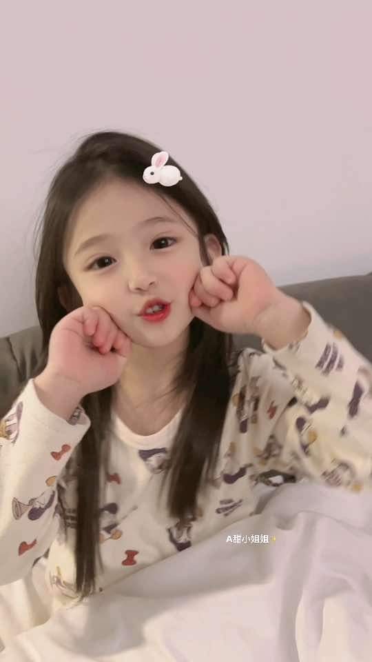 lo娘雪白最新山间初恋脸打包哦真的太糟糕 甜妹都会自己发抖音了