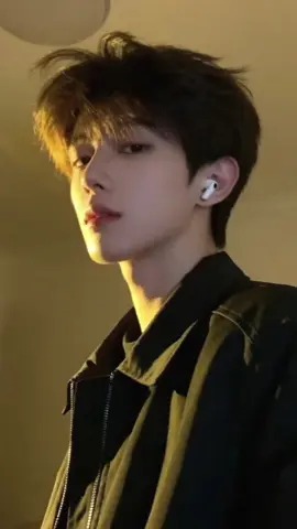 震撼火辣恬静小姐姐街头无修版一不小心掉进你的温柔