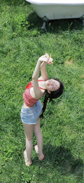 美女壁纸今天是甜妹