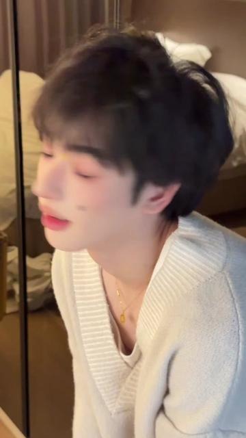 御姐如玉梦幻助理酒吧免费看我又不是什么坏人 为什么离我那么远?