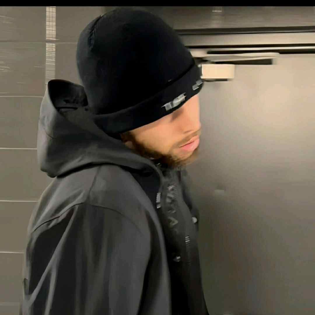 { blogger.collection_name }