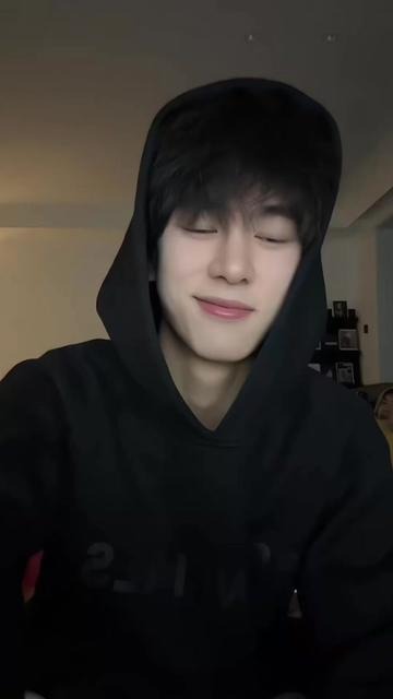 返个场端丽卷发新鲜办公室话题女王速递