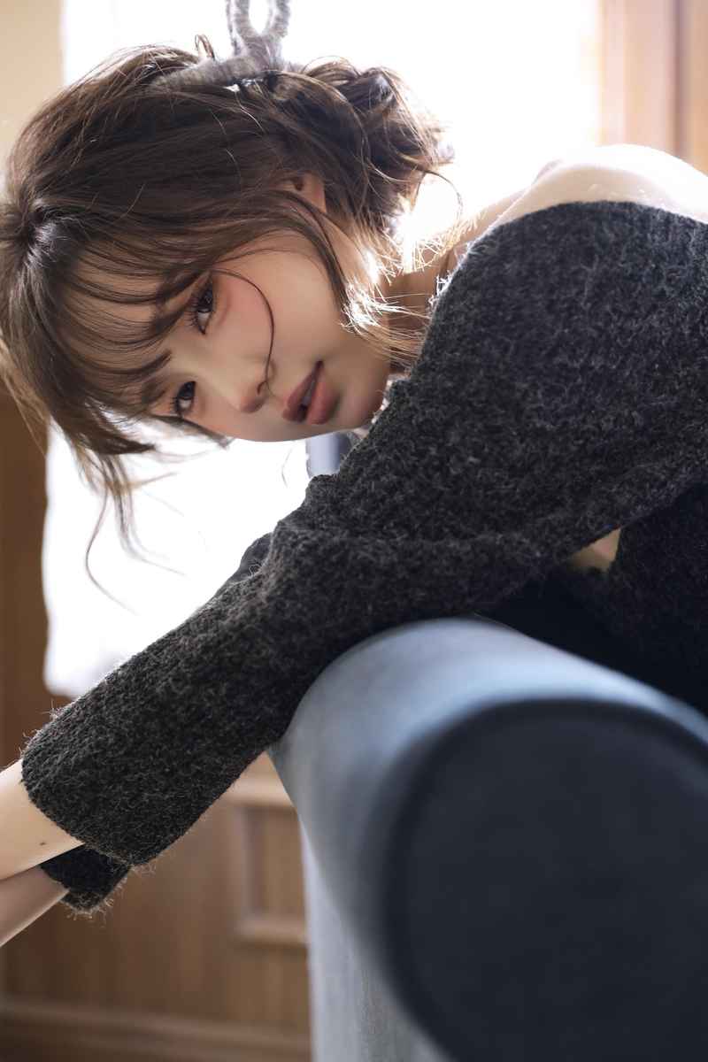 清晨女友随意慵懒感居家少女写真。