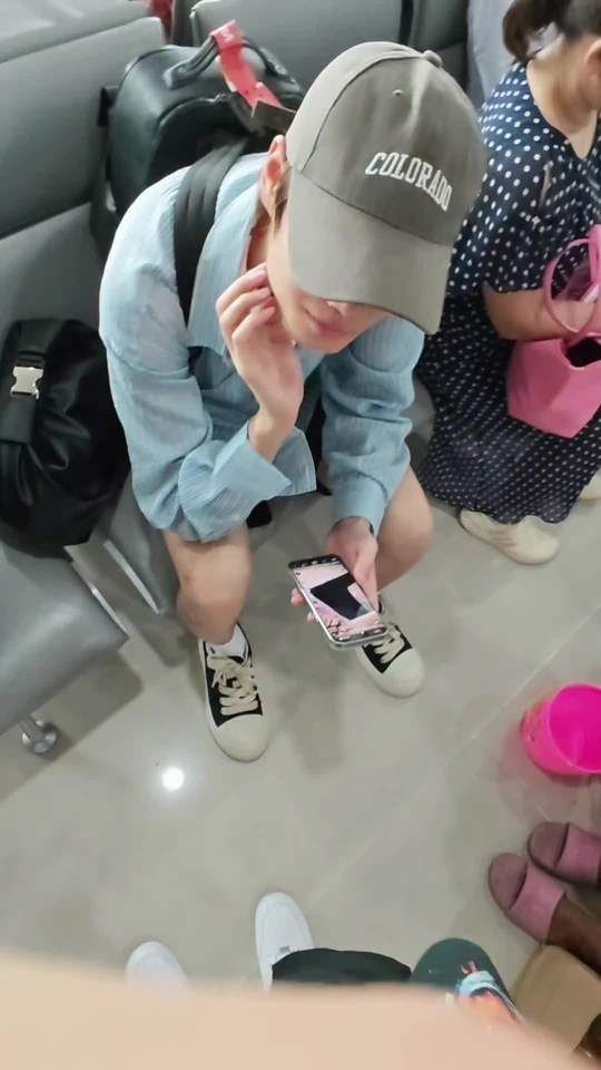 这帅哥啥意思啊，谁能解释一下端丽恬静惊鸿夜景大学生大全