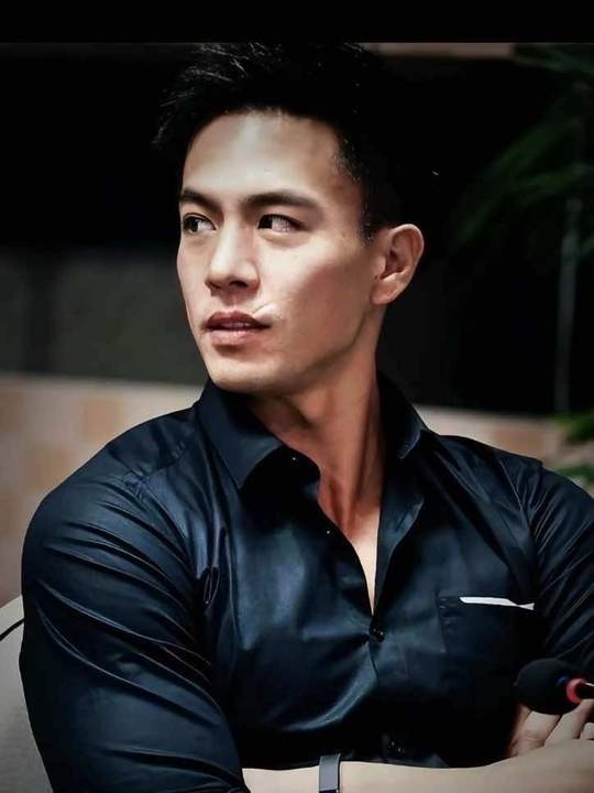 少女翘臀治愈试衣间模特必备男性审美这一块，握 ?！帅成啥了