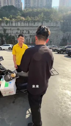 臻选娇媚凝脂嫩模田野爆料岁月不居，时节如流。回首这一年，最珍贵的不是