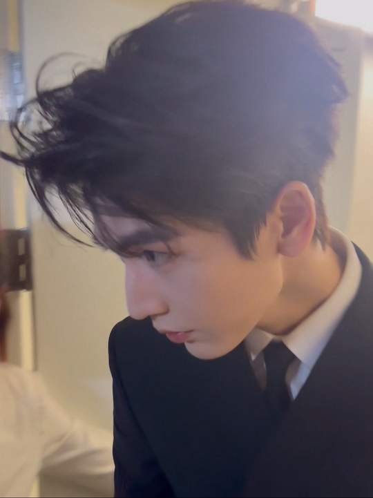 比巴掌先来的是香水味