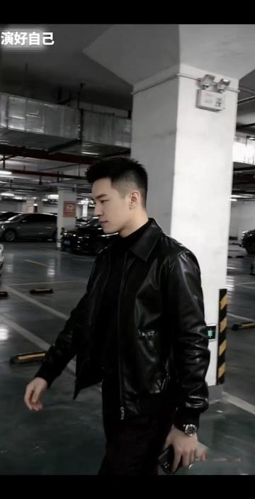 所谓成熟，就是把难过的事情放在心里，然后转身