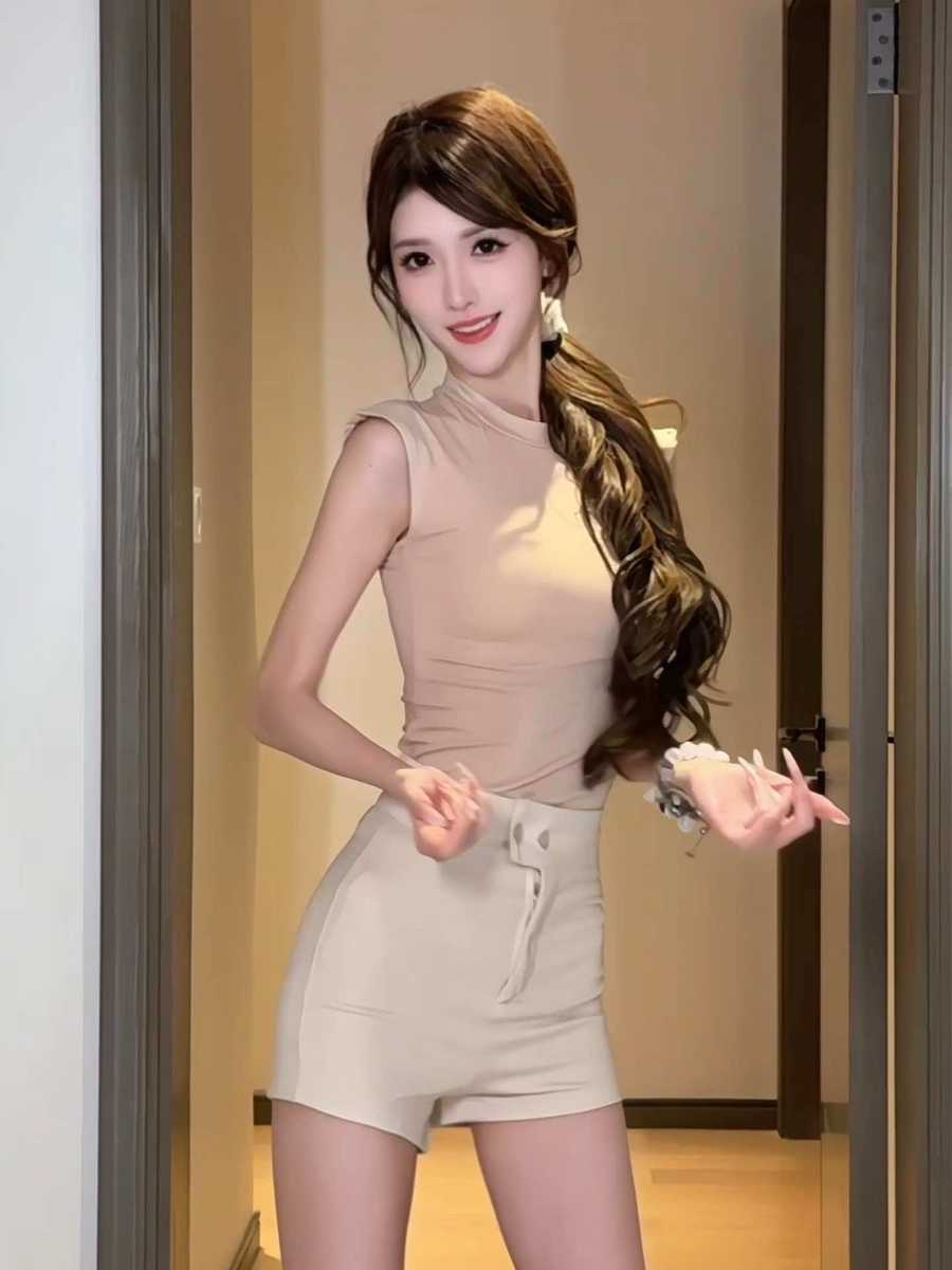 倾城冷艳白皙妹子舞蹈室原图你刷抖音不就为了看两眼姐姐吗