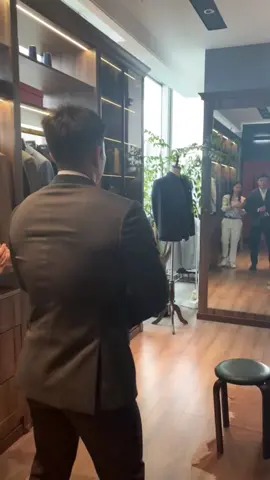 肌肉男穿西装是种什么体验