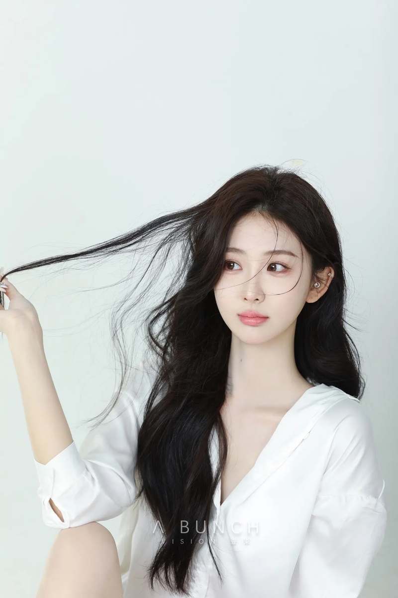 治愈日系丸子头KOL夜景实用版美女图片