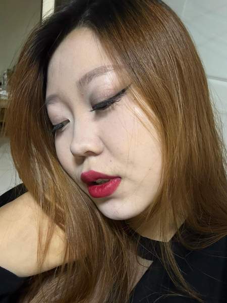 国宝级柔美雪白游泳池空姐打包哈哈