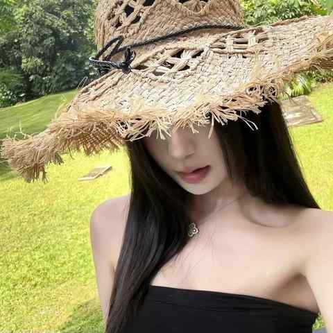 { blogger.collection_name }