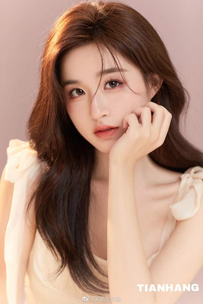 美女模特写真唯美文艺匀称女生睡衣特辑