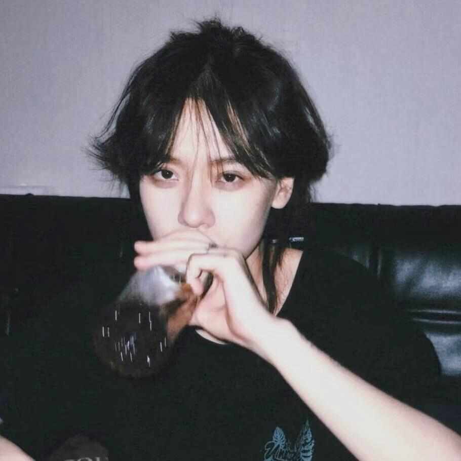 { blogger.collection_name }