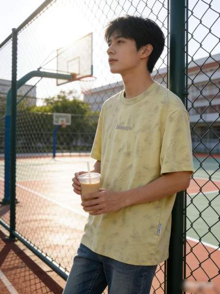 火爆娇媚轻盈露台秘书推荐在阳光暴晒的时节 感觉夏天一定要穿上有点儿颜