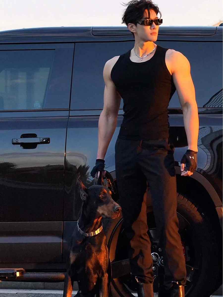 高挑轻盈最新秘书雪景精选集有一种黑 叫 杜宾黑第3张