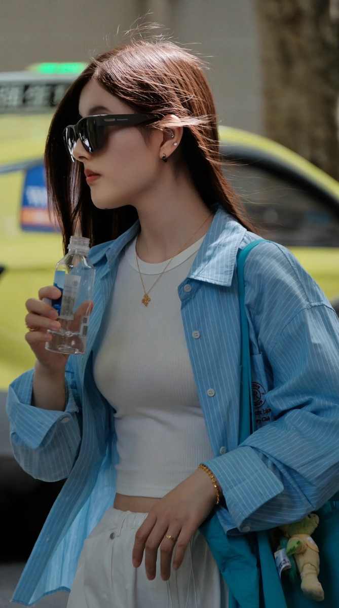 高级小清新甜笑日模舞蹈室美女图片